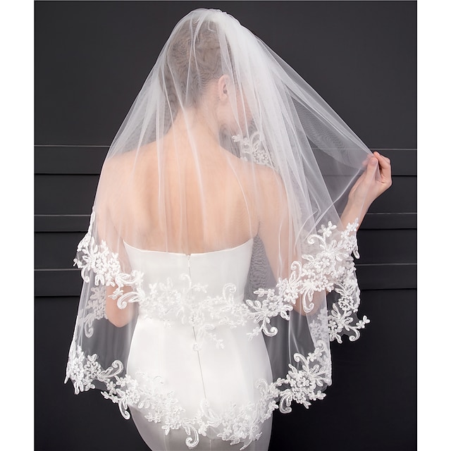 Two-tier Lace Applique Edge Wedding Veil Fingertip Veils With Appliques 