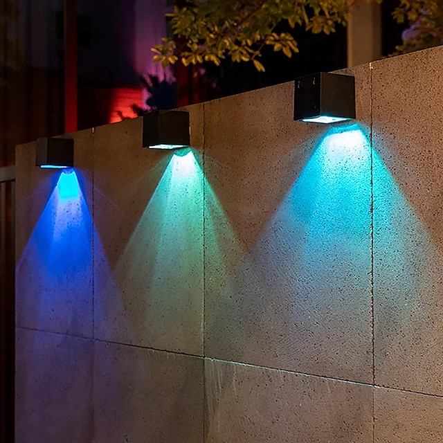  Lumière de clôture solaire avec 2 modes blanc chaud/RVB LED applique murale solaire extérieure étanche pour marches de terrasse patio jardin paysage décor éclairage