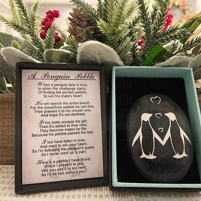  kvinnedagsgaver positiv pingvinstein en gave fra en pingvin til en du er glad i til julepynt til morsdagsgaver til mamma