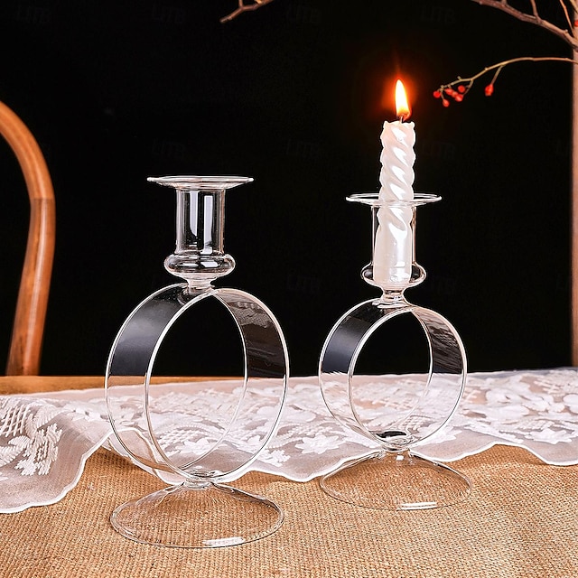  丸いリング型のクリスタルガラスの燭台 - ロマンチックなキャンドルライトディナー、結婚式の写真撮影の小道具、リビングルームのテーブルの室内装飾に最適で、あらゆる環境に洗練さと優雅さを加えます。