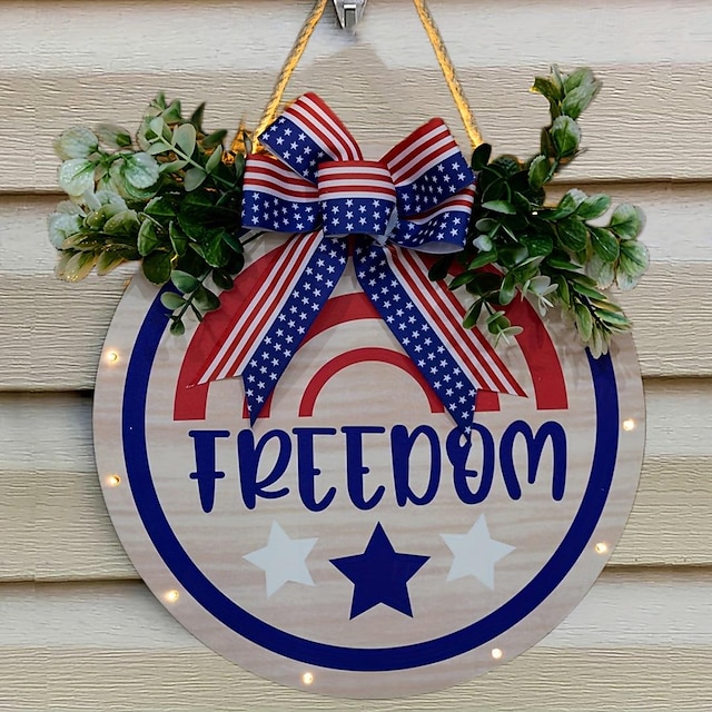  witaj gości z patriotyczną dumą: znak powitalny z okazji Dnia Niepodległości - amerykańska drewniana tabliczka na drzwi z wiszącym wieńcem z motywem flagi, idealna do stylowego świętowania czwartego