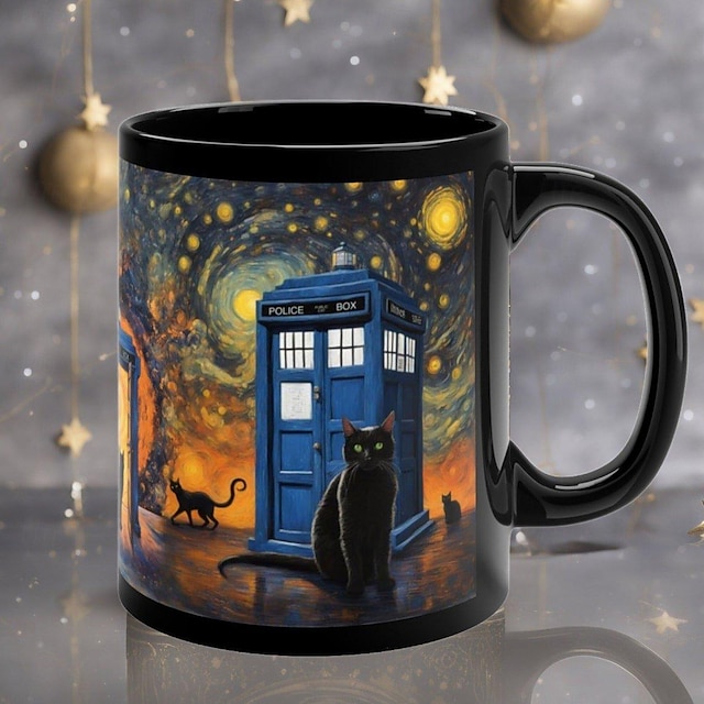  Keramiktasse „Doctor Insp“ – eine von der Tardis inspirierte Kreation, perfekt für kreative Seelen und Fans von Doctor Who. Das ideale Geschenk für alle, die fantasievolles Design zu schätzen wissen.