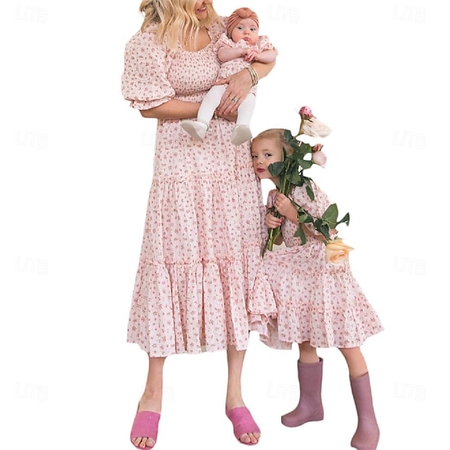 Vestido mamãe e eu combinando com estampa floral, gola quadrada, manga bufante, vestido maxi para mãe e filha