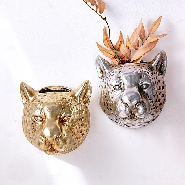  Retro Silver Leopard Head Wall Decor Vase Enhanced with Silver Foil, a Creative and Charming Addition to Any Home, Complemented by Delicate Floral Arrangements