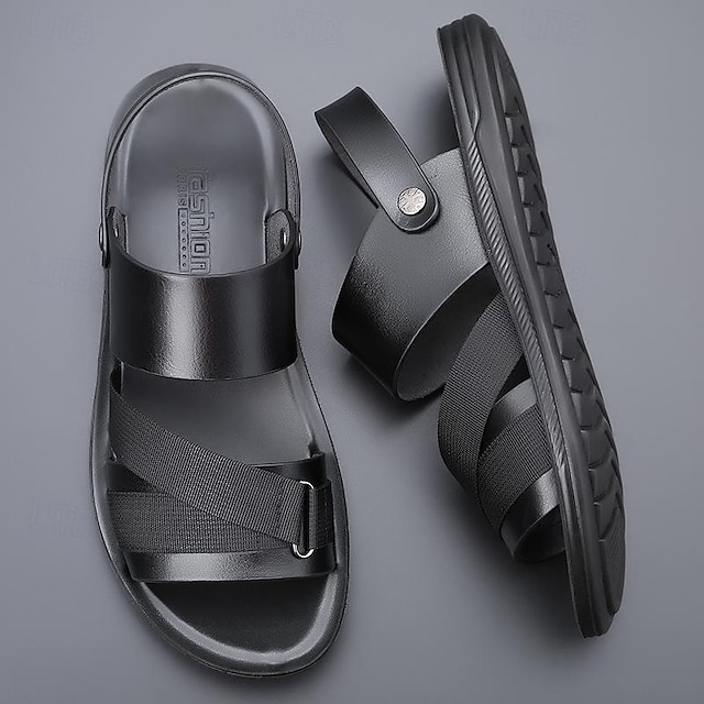  Miesten mustat slip-on-sandaalit säädettävillä hihnoilla ja pehmeällä pohjalla, minimalistiset avokärkiset kesäkengät rannalle, rentoon kävelyyn ja jokapäiväiseen käyttöön.