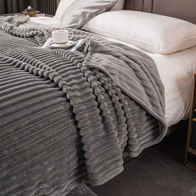  Couverture en velours de lait - ultra douce et soyeuse pour un confort luxueux, confortable et chaleureux, parfaite pour se blottir tissu durable de haute qualité avec une sensation de peluche design élégant qui met en valeur n'importe quel décor de pièce