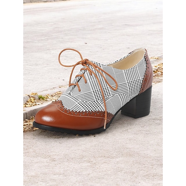  dámské černo-bílé kostkované šněrovací oxfordky s brogue detaily a blokovými podpatky – elegantní obuv inspirovaná vintage stylem pro práci i ležérní outfity