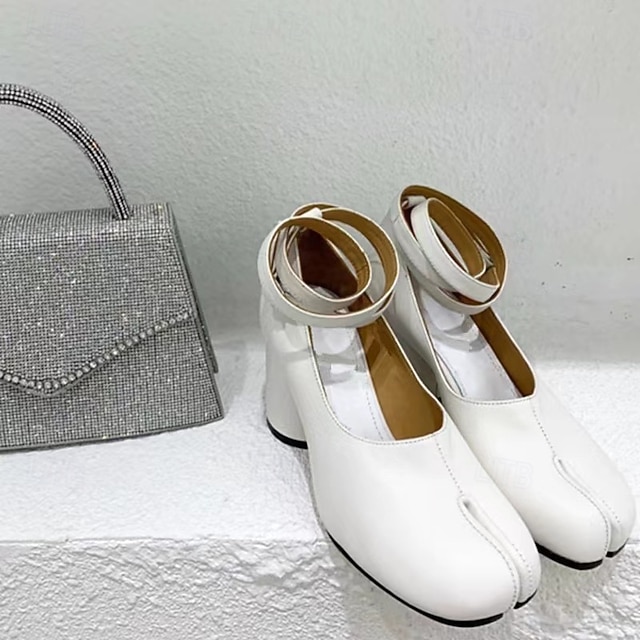  damskie czerwone buty typu tabi na klockowym obcasie z paskiem na kostce – wyjątkowy design z rozciętym palcem pasujący do modowych stylów retro i nowoczesnych