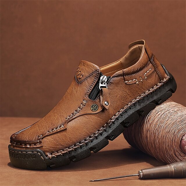  Braune Slipper aus Kunstleder für Herren mit seitlichem Reißverschluss und handgenähten Details – bequeme Freizeitschuhe für die Arbeit, Reisen und den Alltag