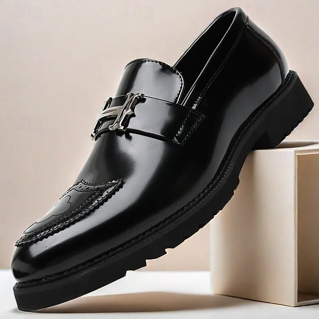  mænds slip-on loafers i sort og guld med dekorativt spænde og brogue detaljer – stilfulde formelle sko til kontor og særlige lejligheder