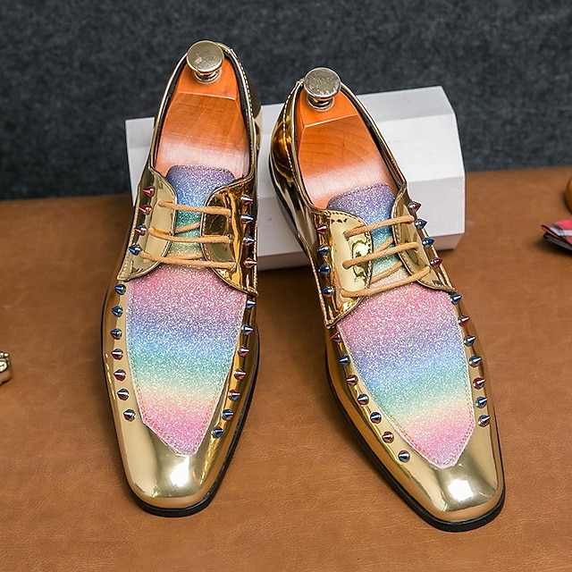  scarpe oxford da uomo in similpelle metallizzata color oro con glitter arcobaleno e dettagli borchiati: calzature di tendenza per feste, matrimoni ed eventi speciali