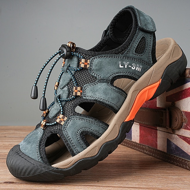  Sandalias de exterior con punta cerrada para hombre: diseño duradero de gamuza y malla con correas ajustables, suela antideslizante, perfectas para caminatas y aventuras de verano.