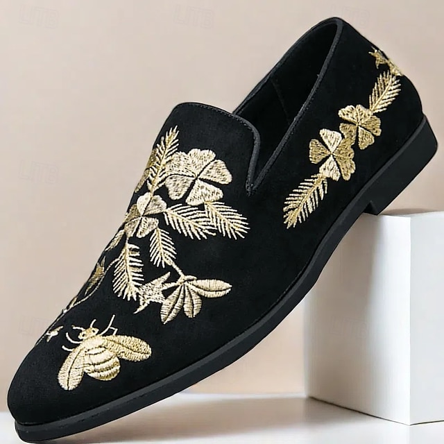  pánské černé semišové slip-on mokasíny se zlatou květinovou a včelí výšivkou – elegantní neformální obuv na svatby, večírky a formální události