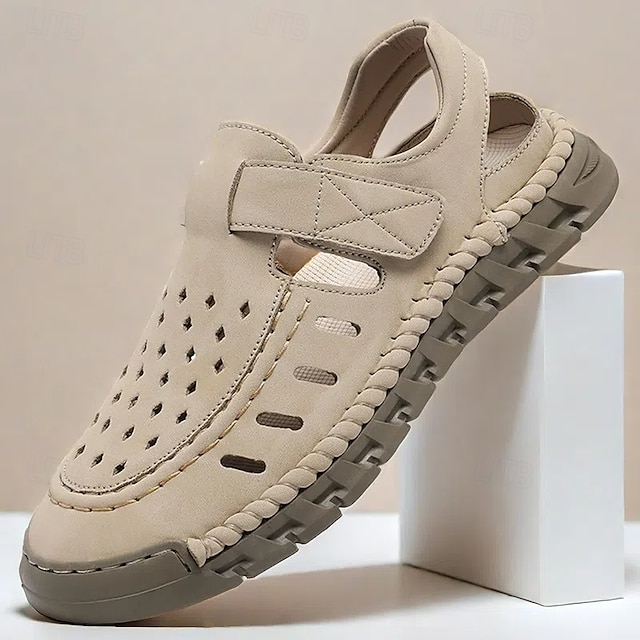  Sandalias beige sin cordones para hombre con diseño perforado y suela acolchada para paseos casuales y ropa de playa.