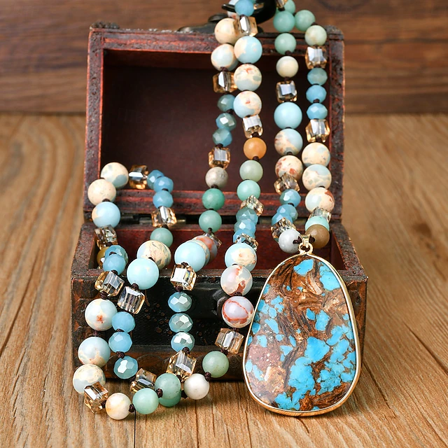 Collier Le Nœud de Métal finition dorée, perle en résine blanche Collier Le Nœud de Métal finition dorée, perle en résine blanche
