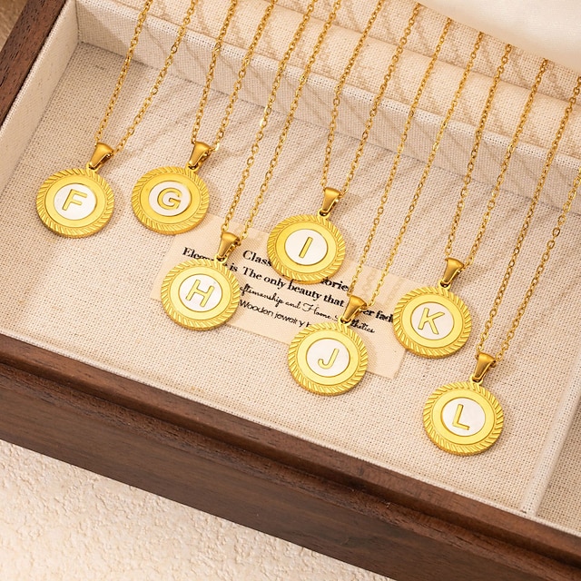 colar de letras personalizado, presente para a mãe, pingente de aço titânio banhado a ouro 18k, colar de alfabeto redondo de a a z inspirado em conchas, corrente de clavícula unissex minimalista