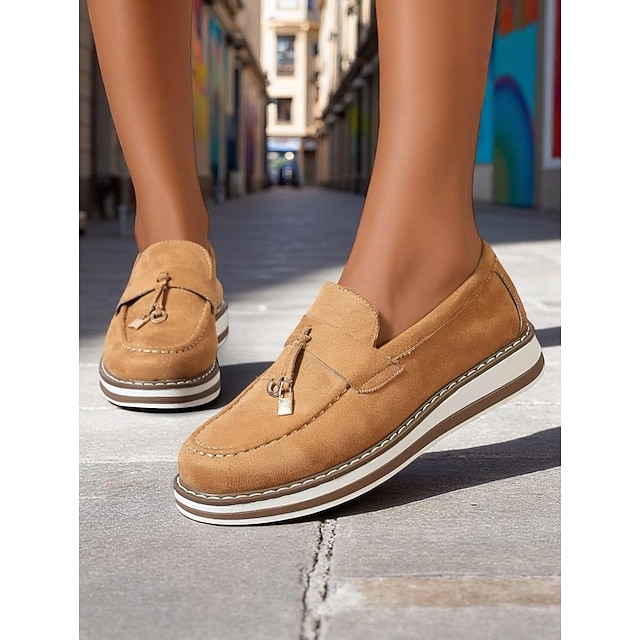  mocassini con plateau in finta pelle scamosciata da donna con dettaglio di nappe: stile trendy e alla moda per giornate casual in ufficio e uscite quotidiane