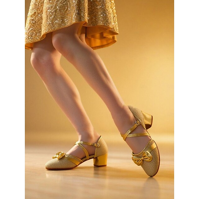  Glitzernde, goldene Tanzschuhe für Mädchen mit niedrigem Absatz, Schleife und gekreuzten Riemen – funkelnde Performance-Schuhe für Jugendbühnenshows, Gesellschaftstanzproben und Talentwettbewerbe