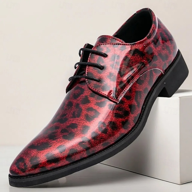  czerwone buty wizytowe z nadrukiem w panterkę dla mężczyzn – modne buty sznurowane dla panów podążających za modą, odpowiednie na imprezy i nieformalne wydarzenia