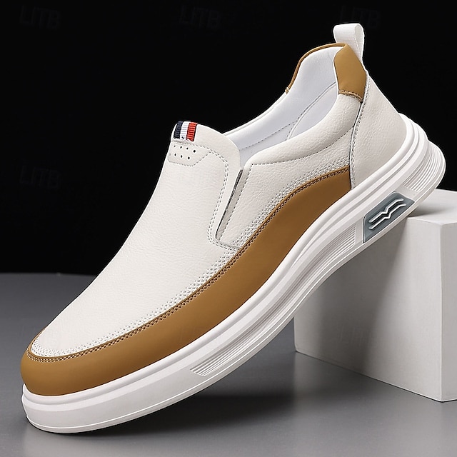  hvite slip-on-sneakers for menn med brune detaljer og komfortabel gummisåle – fritidssko for hverdagsbruk og helgetur