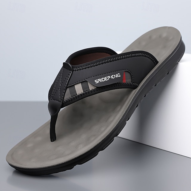  Herrflip-flops i armégröna med färgblocksrem i lätt slip-on-design för stranden, poolen och daglig användning på sommaren.