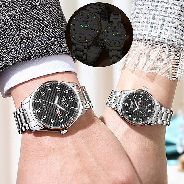  Este es un elegante reloj para parejas con dos diales digitales redondos y correas de acero inoxidable con una pantalla de fecha luminosa resistente al agua ipx7 de lunes a domingo. Es un regalo ideal
