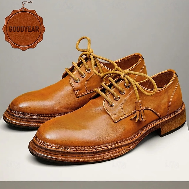  Herrloafers i brunt läder med mockasiner, tofsdetalj och Goodyear-randsydda detaljer – bekväma och eleganta skor för både vardagliga och semiformella tillfällen