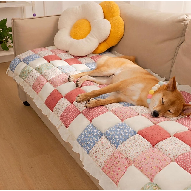  クリーム色のソファカバー、大きなチェック柄の正方形、ふわふわのペット犬用マット、ベッドソファカバー