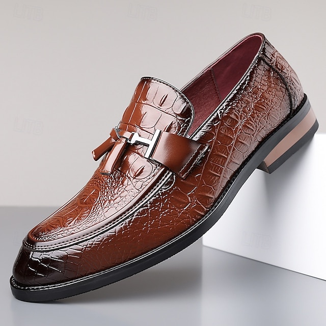  Miesten ruskeat krokotiilikuvioiset keinonahkaiset tupsukoristeiset loaferit – kiiltävät slip-on-pukukengät varttuneemmille herrasmiehille, liikelounaille ja virallisiin tilaisuuksiin