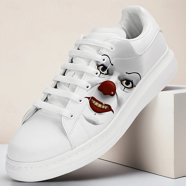  Vita herrsneakers med tryck av onda clownansikten – läskiga halloweenskor för skräckfans och festdeltagare