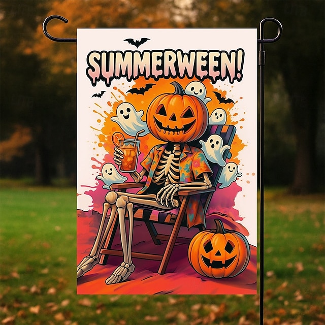  Bannière de drapeau de jardin d'Halloween – « Summerween » squelette assis avec citrouille, drapeau de jardin double face résistant aux intempéries pour les vacances d'Halloween 2025, décoration de pelouse extérieure et de porche