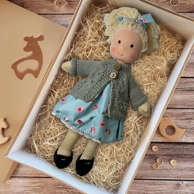  Bambola Waldorf fatta a mano per bambina con set di vestiti - bambola di peluche morbida da 11,8 pollici per bambini piccoli, regalo di Natale ideale per bambini