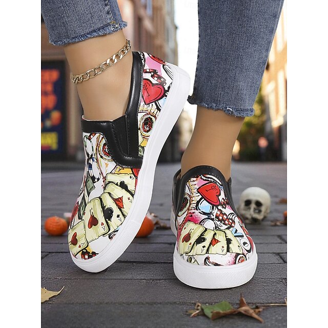  Zapatillas de Halloween sin cordones para mujer: zapatillas de lona con estampado de naipes y grafitis coloridos para looks casuales de otoño y un estilo urbano espeluznante.