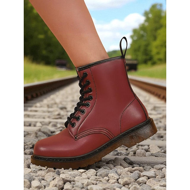  Rote Schnürstiefeletten für Damen – zeitloser und robuster Stil für Frauen bei Bahn- und Streckenerkundungen, Bikertouren und Herbstabenteuern