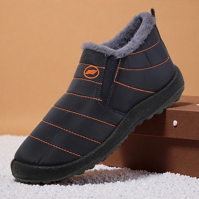 Svarta herrslip-on vinterstövlar med fleecefoder – varma och mysiga skor för kallt väder och utomhusaktiviteter