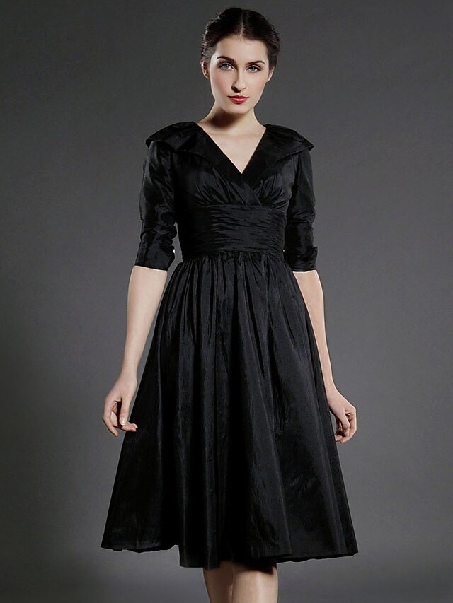  A-Line Mother of the Bride Dress Little Black Dress V Neck Knee Length Taffeta Half Sleeve with Pleats Ruched Draping 2022