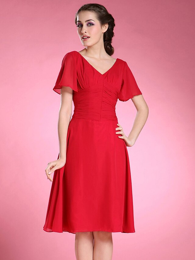  Linha A Vestido Para Mãe dos Noivos Frente Única Decote V Até os Joelhos Chiffon Manga Curta com Pregas 2022