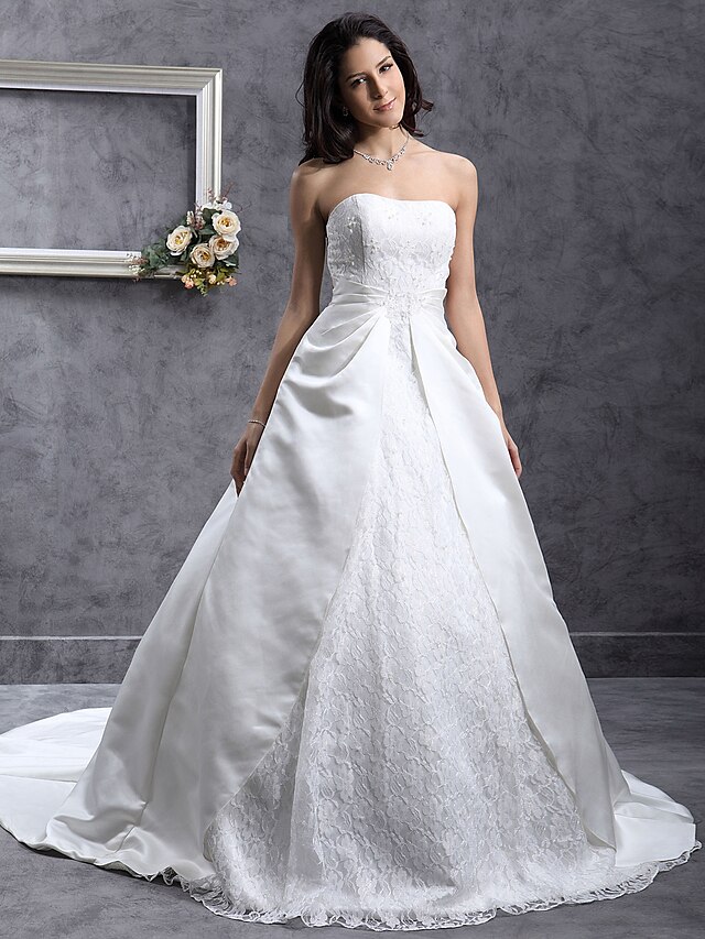  Wedding Dresses Ball Gown Sweetheart Strapless Chapel Train Satin Bridal Gowns With Lace Sash / Ribbon 2024