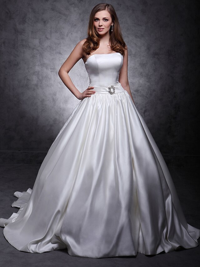  Wedding Dresses Strapless Sleeveless Chapel Train Satin Bridal Gowns With Sash / Ribbon Button 2024