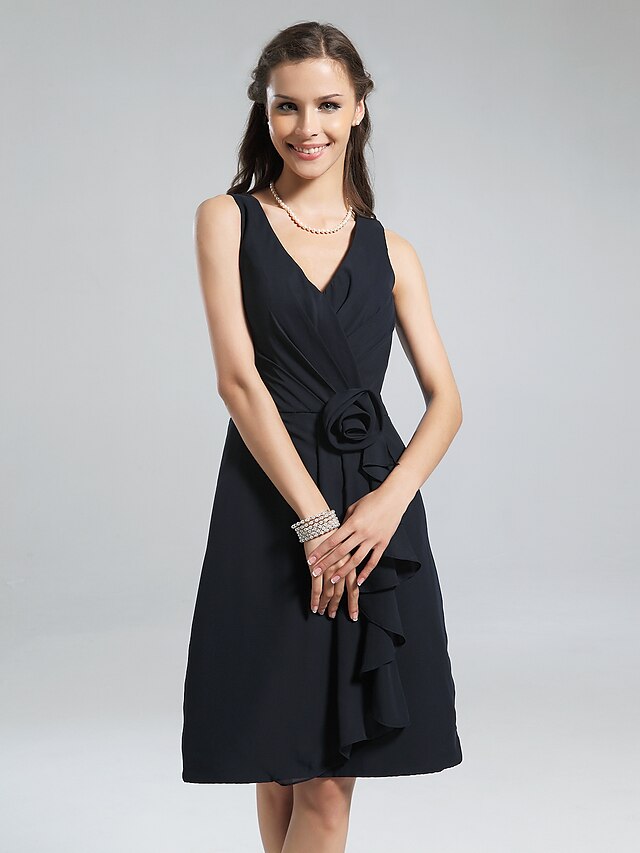  A-Line Bridesmaid Dress V Neck Sleeveless Little Black Dress Knee Length Chiffon with Ruffles / Side Draping / Flower 2022