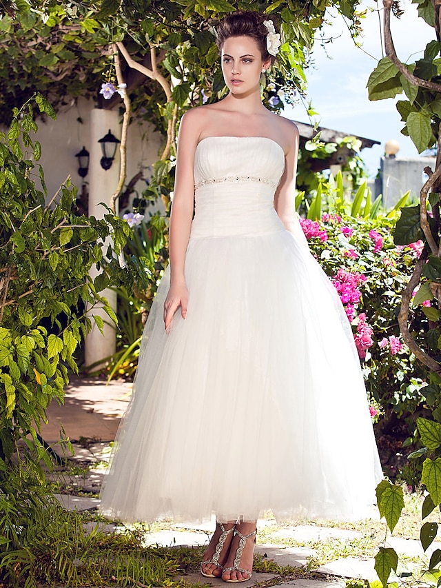  Beach Wedding Dresses Ball Gown Strapless Sleeveless Ankle Length Tulle Bridal Gowns With Ruched Beading 2024