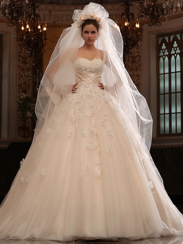  Hall Wedding Dresses Ball Gown Sweetheart Strapless Sleeveless Cathedral Train Satin Bridal Gowns With 2024