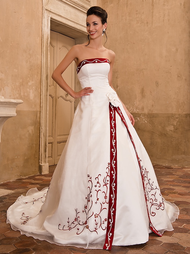  Hall Wedding Dresses Ball Gown Strapless Strapless Cathedral Train Satin Bridal Gowns With Embroidery Split Front 2024