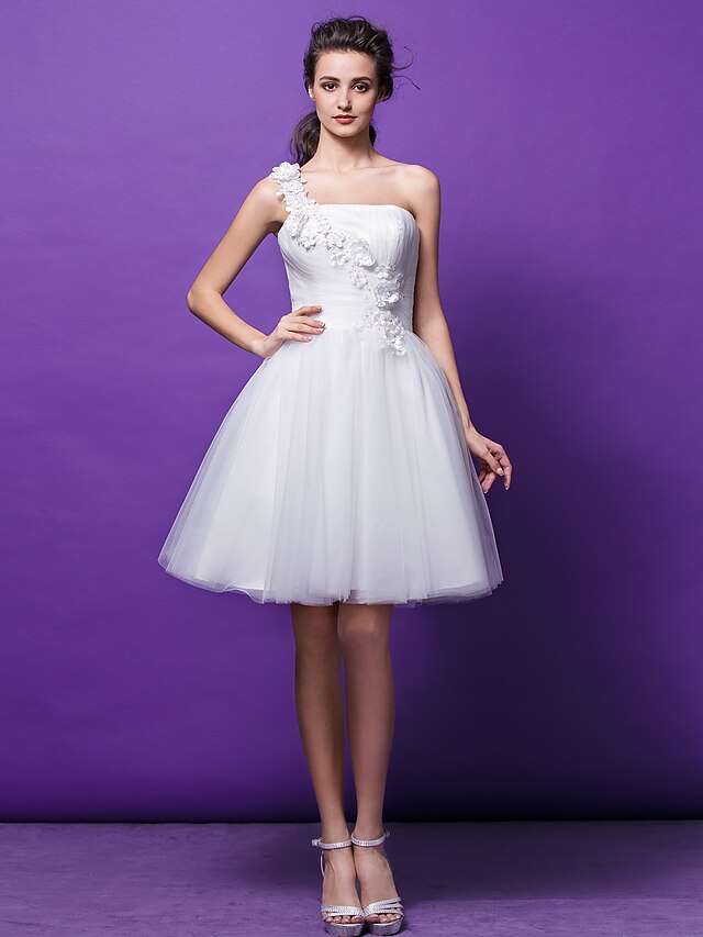  Balklänning Enaxlad Knälång Tyll Bröllopsklänningar tillverkade med Veckad / Blomma / Korsvis av LAN TING BRIDE® / Liten vit klänning