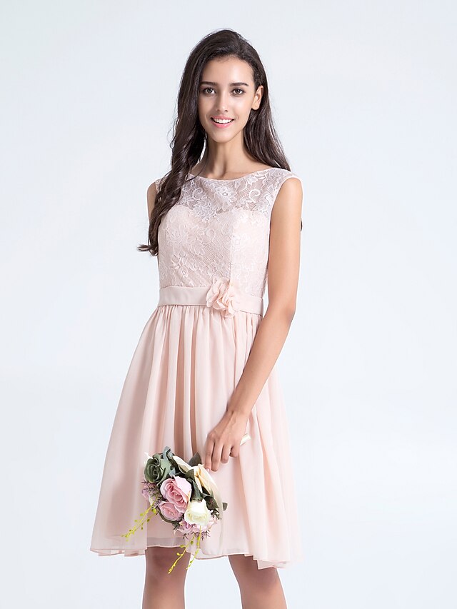  A-Line Bridesmaid Dress Scoop Neck Sleeveless Elegant & Luxurious Knee Length Lace Bodice with Lace / Sash / Ribbon / Flower 2022