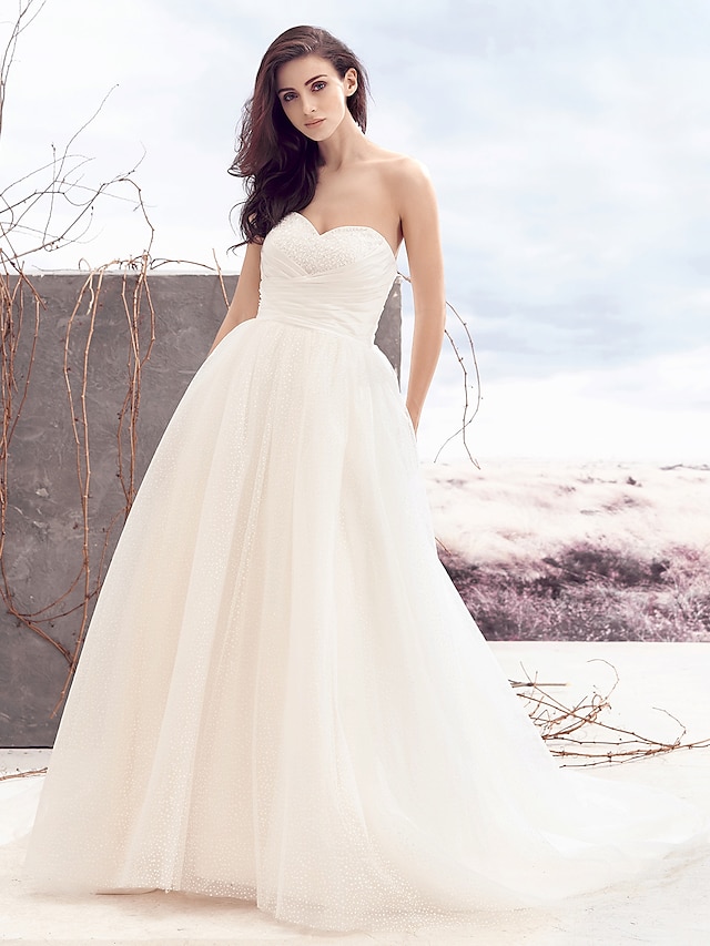  Esküvői ruhák A-vonalú Szív-alakú Pánt nélküli Udvariuszály Tüll Menyasszonyi ruhák Val vel Gyöngydíszítés Cakkos 2023
