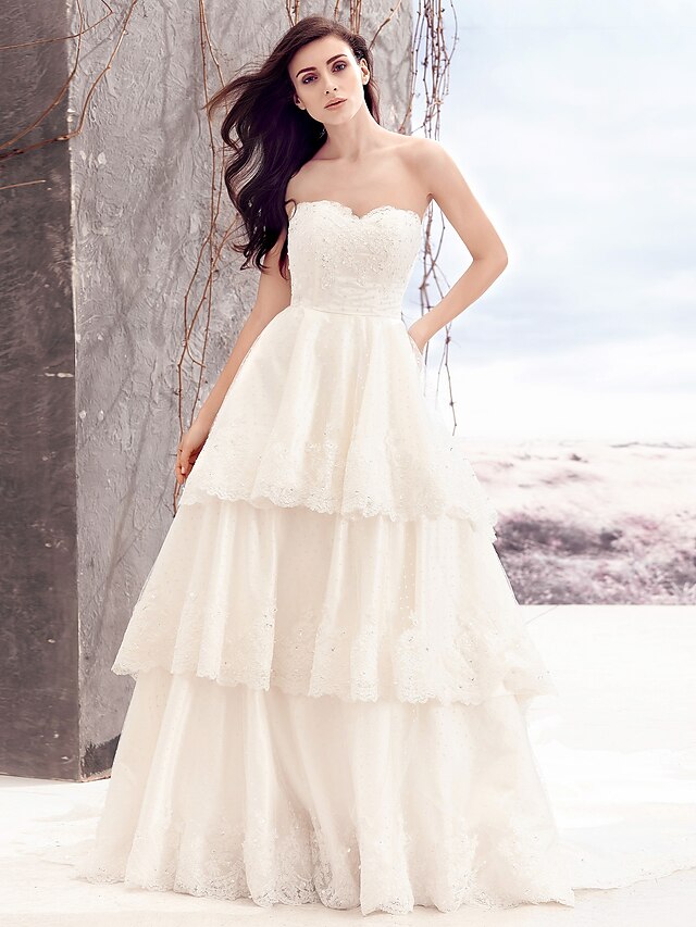  Wedding Dresses A-Line Sweetheart Sleeveless Chapel Train Satin Bridal Gowns With Lace Tiered 2023
