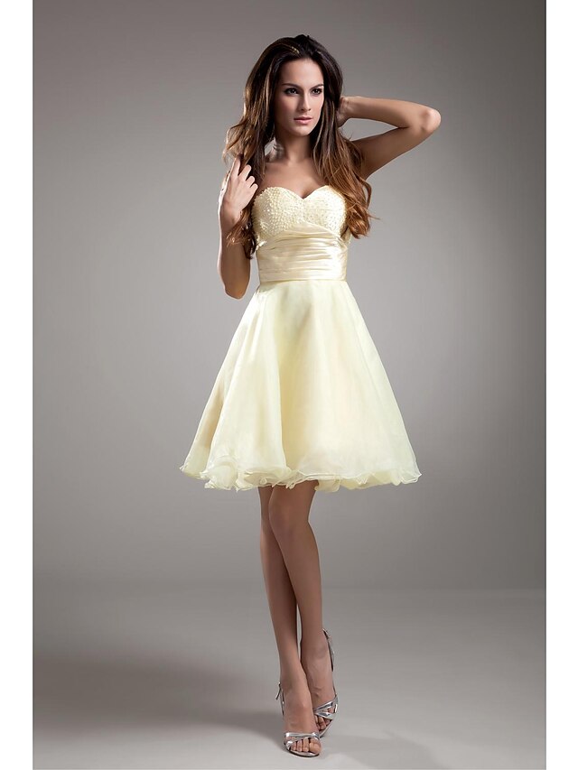  A-Line Strapless Knee Length Taffeta Bridesmaid Dress with Beading