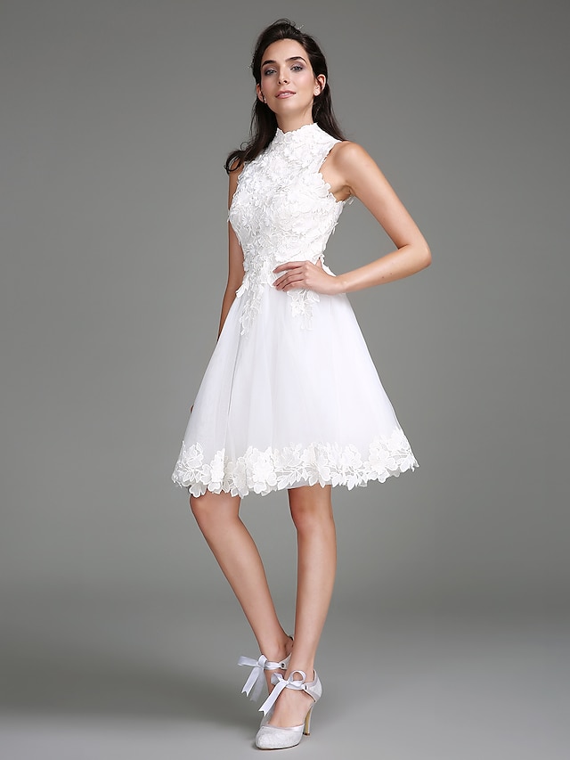  שמלותקבלתפנים שמלות לבנות קטנות שמלות חתונה גזרת A צווארון גבוה רצועות רגילות באורך  הברך תחרה שמלות כלה עם תחרה 2023