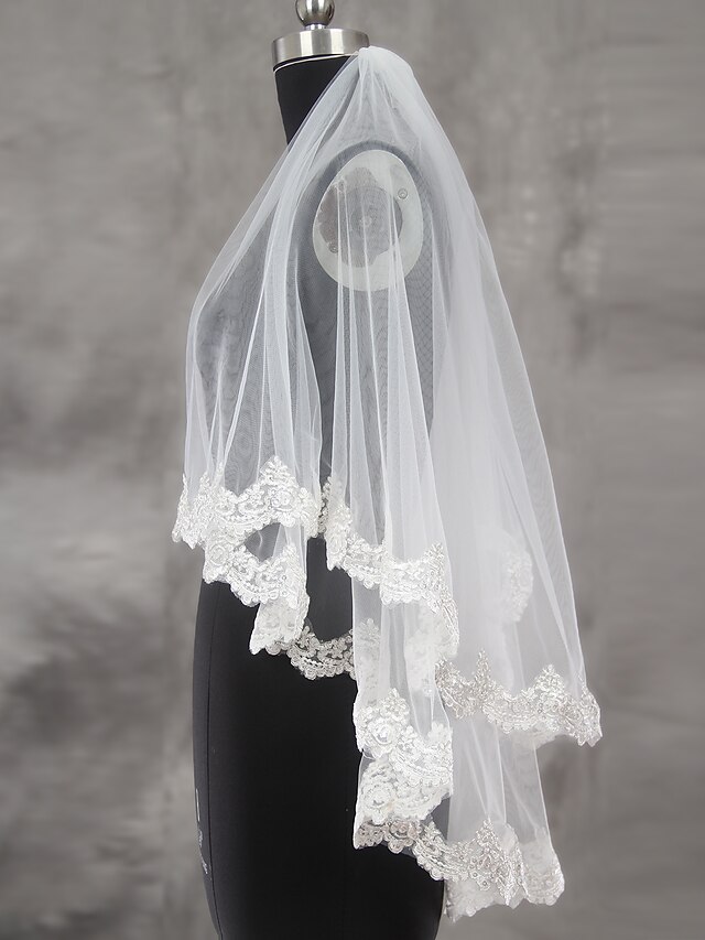  Two-tier Lace Applique Edge / Scalloped Edge Wedding Veil Blusher Veils / Fingertip Veils with Ruched / Sequin / Ruffles Lace / Tulle / Classic